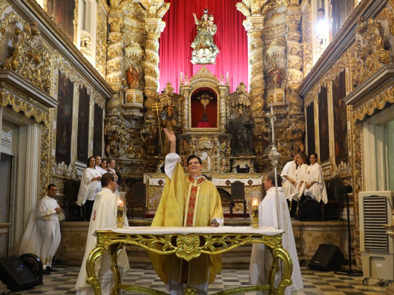 Padre Reginaldo Manzotti preside Santa Missa de envio dos voluntários do VII Evangelizar É Preciso Recife