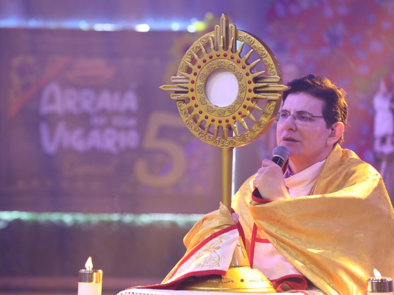 Padre Manzotti apresenta novidade em quinta edição do Arraiá do Seu Vigário