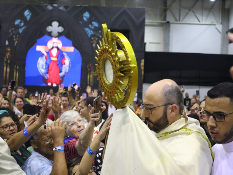 Padre Reginaldo Manzotti abre o primeiro dia do XII Retiro Nacional Evangelizar É Preciso